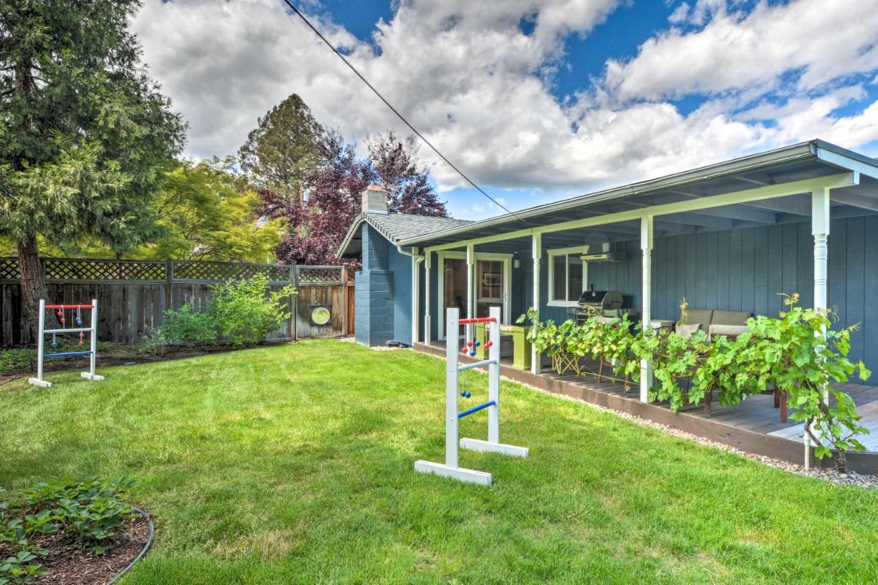 Central Medford Family Retreat With Large Yard! ภายนอก รูปภาพ