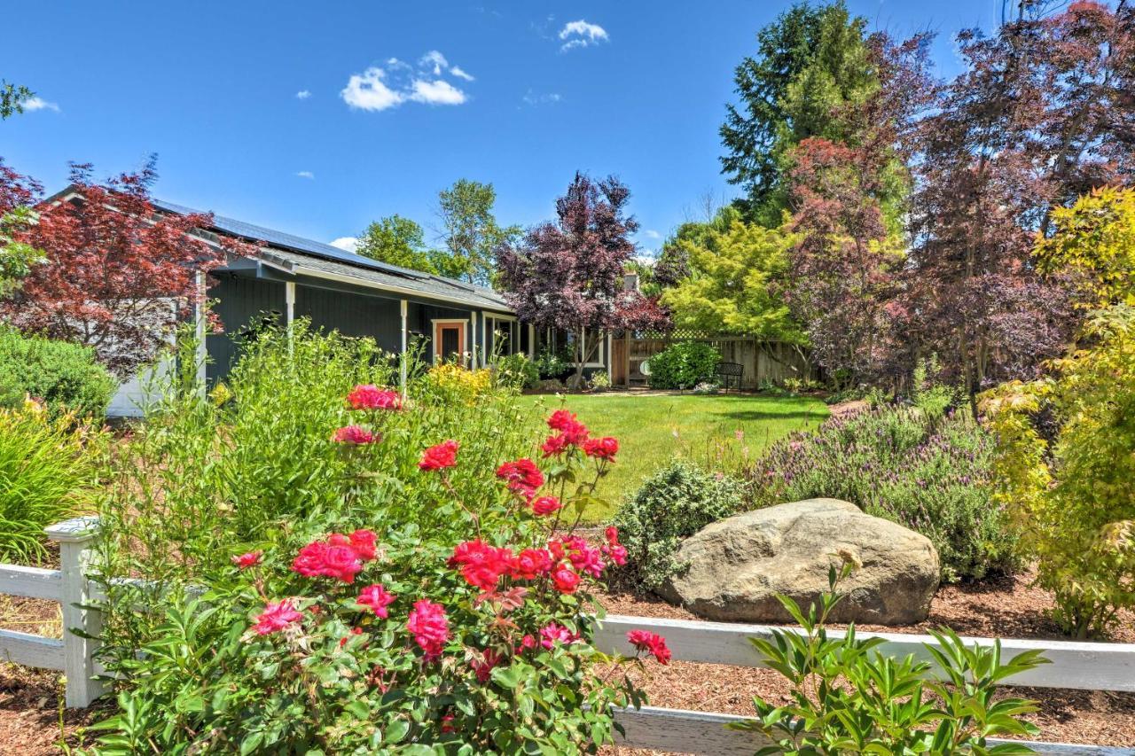 Central Medford Family Retreat With Large Yard! ภายนอก รูปภาพ