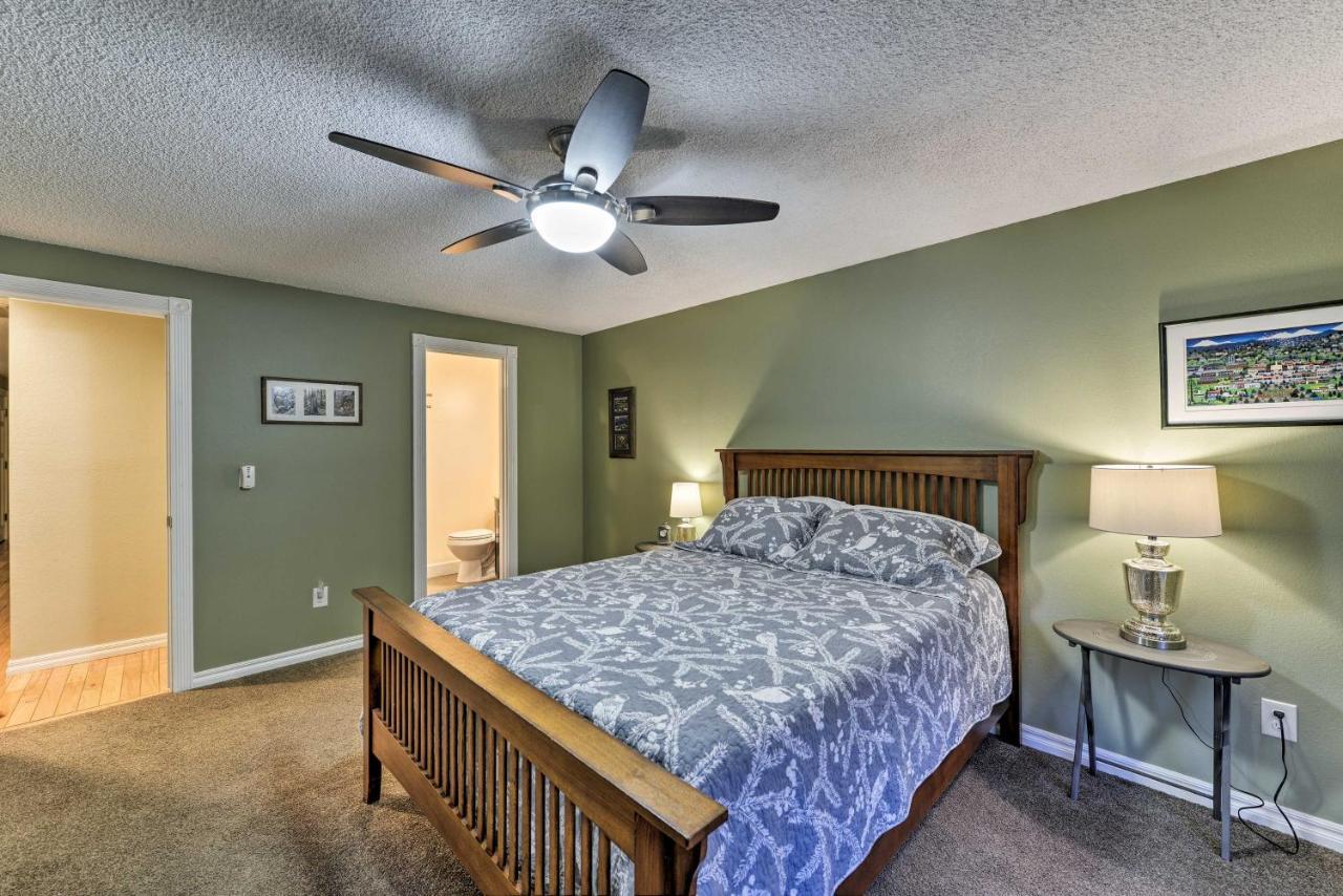 Central Medford Family Retreat With Large Yard! ภายนอก รูปภาพ