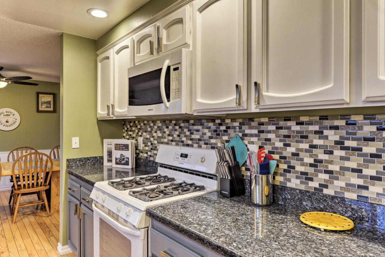 Central Medford Family Retreat With Large Yard! ภายนอก รูปภาพ