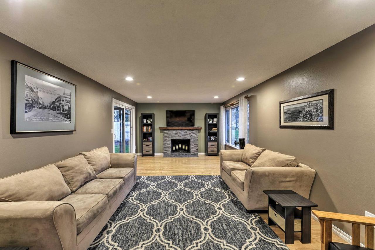 Central Medford Family Retreat With Large Yard! ภายนอก รูปภาพ