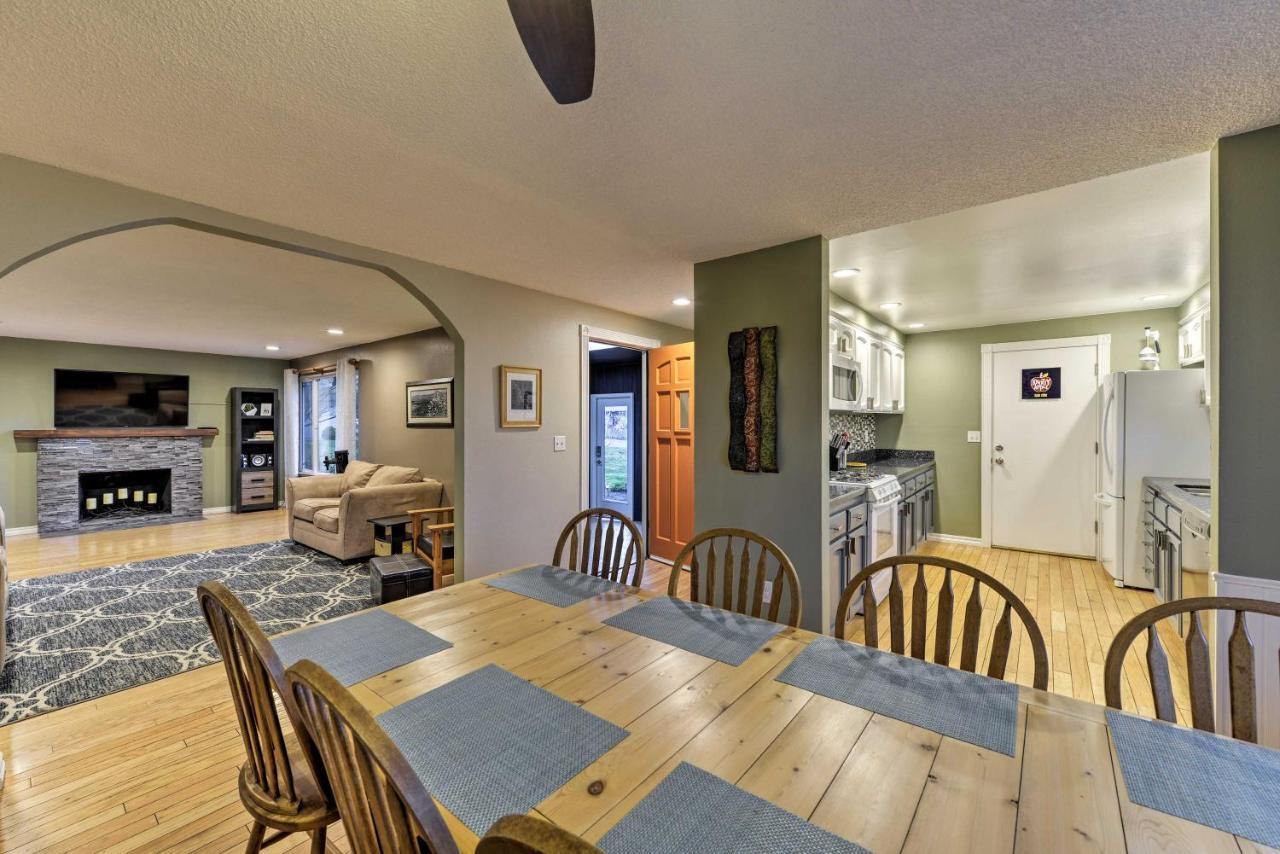 Central Medford Family Retreat With Large Yard! ภายนอก รูปภาพ
