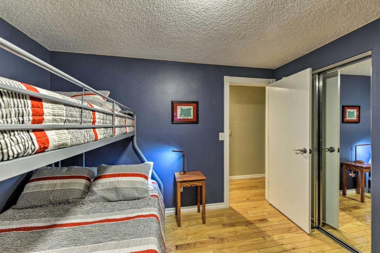 Central Medford Family Retreat With Large Yard! ภายนอก รูปภาพ