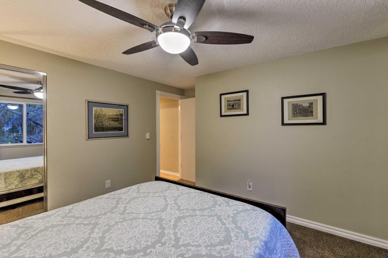 Central Medford Family Retreat With Large Yard! ภายนอก รูปภาพ