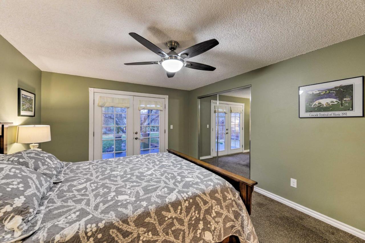 Central Medford Family Retreat With Large Yard! ภายนอก รูปภาพ
